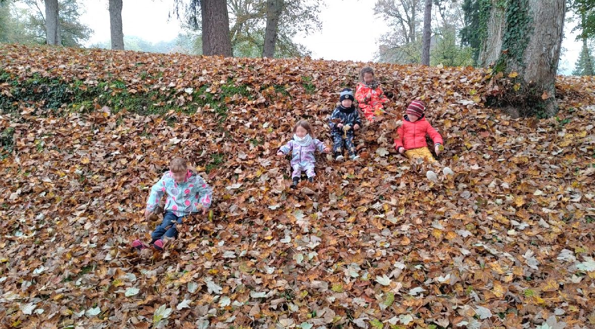 Jeu libre en automne dans le Calvados